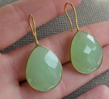 Vergulde zilveren bezel oorbellen met lime groene Chalcedoon